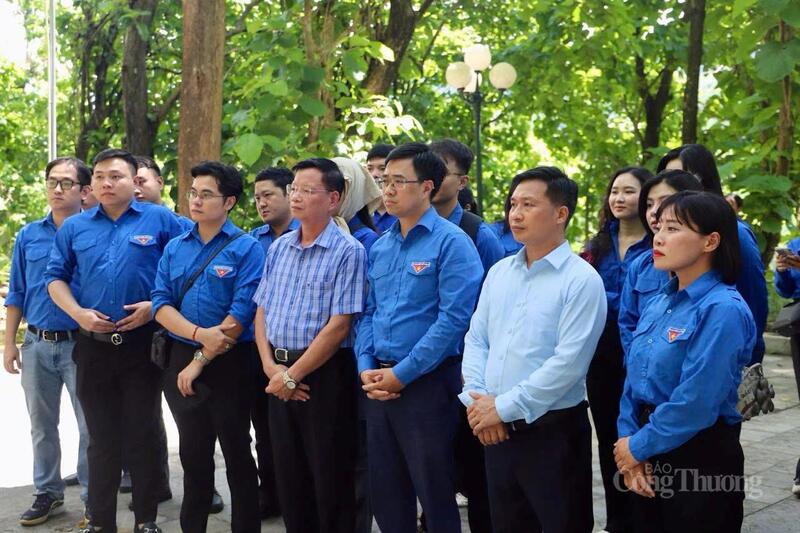 Chùm ảnh: Thanh niên tình nguyện chung tay xóa nhà tạm, nhà dột nát - 21