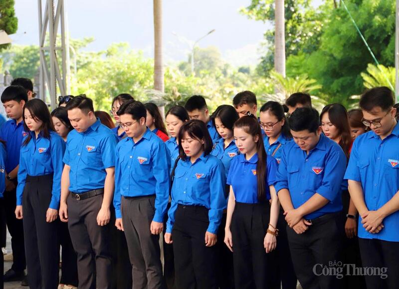 Chùm ảnh: Thanh niên tình nguyện chung tay xóa nhà tạm, nhà dột nát - 35