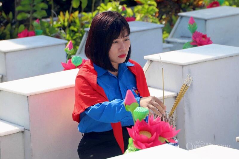 Chùm ảnh: Thanh niên tình nguyện chung tay xóa nhà tạm, nhà dột nát - 40