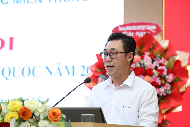Đồng chí Lê Đặng Phương Nam - Phó Bí thư Đoàn Thanh niên EVNCPC, Bí thư Chi đoàn Cơ quan EVNCPC đại diện các tổ chức chính trị - xã hội cơ quan Tổng công ty phát biểu hưởng ứng về Ngày hội. Ảnh: Xuân Thái