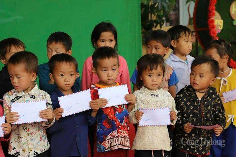 Chùm ảnh: Thanh niên tình nguyện chung tay xóa nhà tạm, nhà dột nát - 7