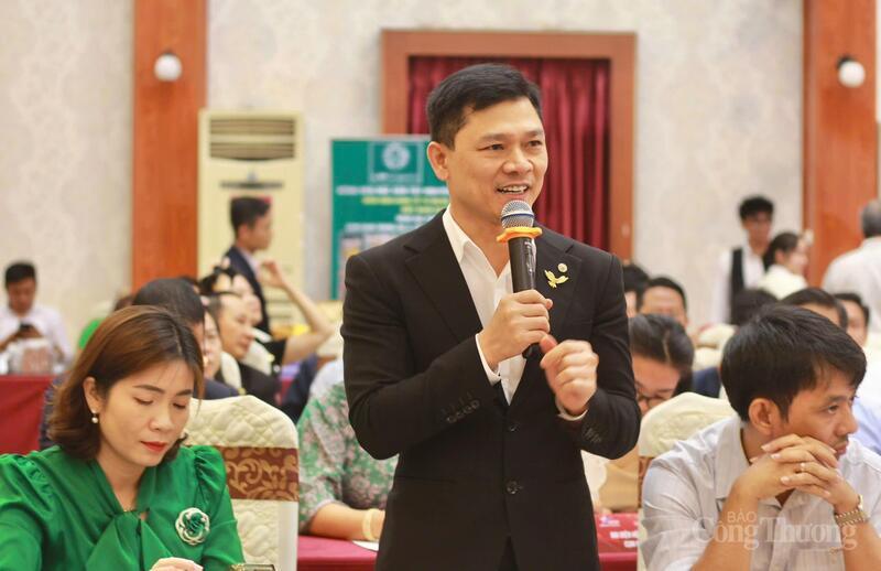 Ông Nguyễn Văn Thành, Chủ tịch Hiệp hội doanh nghiệp Thanh Hoá, Tổng giám đốc Tổng công ty CP Hợp Lực trình bày ý kiến tại phiên thảo luận.