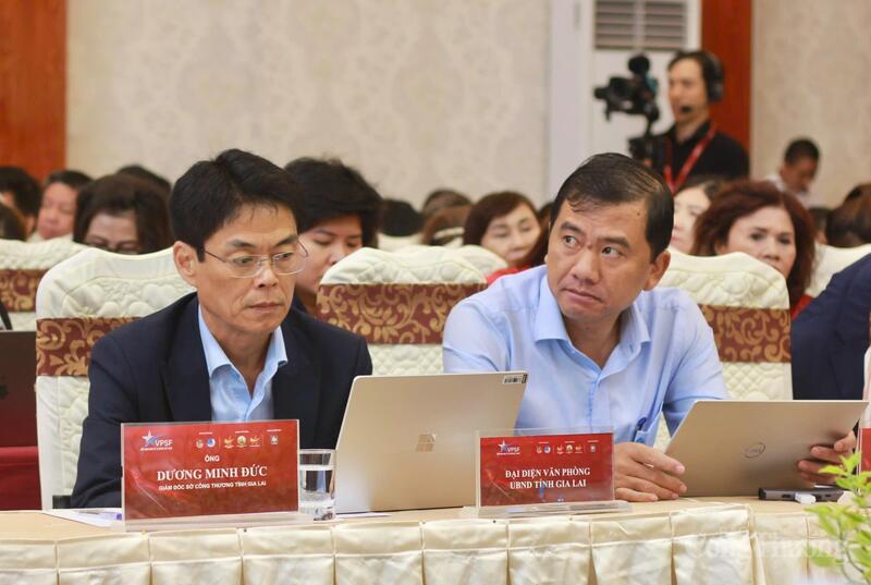 Đại diện lãnh đạo các Sở, ban, ngành địa phương tham dự diễn đàn