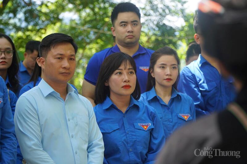 Chùm ảnh: Thanh niên tình nguyện chung tay xóa nhà tạm, nhà dột nát - 19