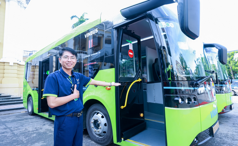 Tuyến E11, Yên Phụ - Bờ Hồ - Lăng Bác, giúp người dân dễ dàng di chuyển đến các địa điểm du lịch nổi tiếng tại trung tâm Thủ đô