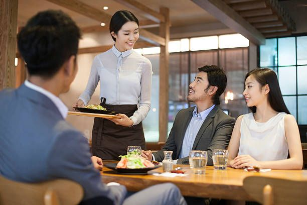Thị trường việc làm có dấu hiệu hồi phục trong một số ngành dịch vụ