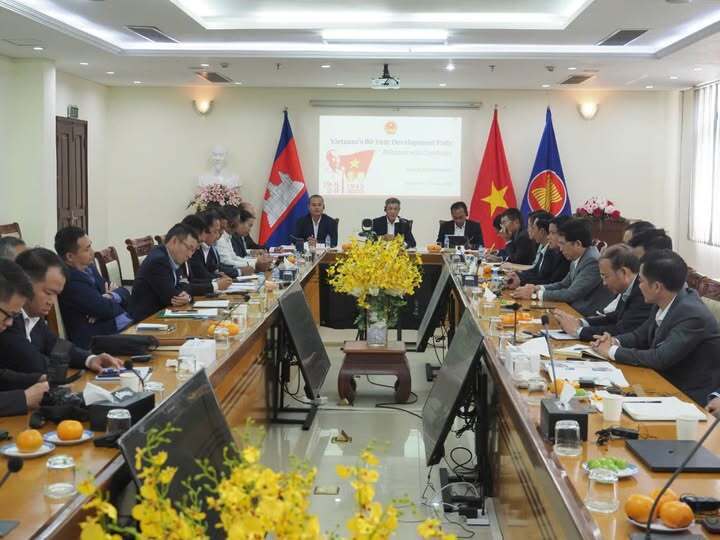 Tọa đàm "Chặng đường 80 năm phát triển của đất nước Việt Nam và quan hệ Việt Nam - Campuchia” do Đại sứ quán Việt Nam tại Campuchia tổ chức. Ảnh: Việt Phương