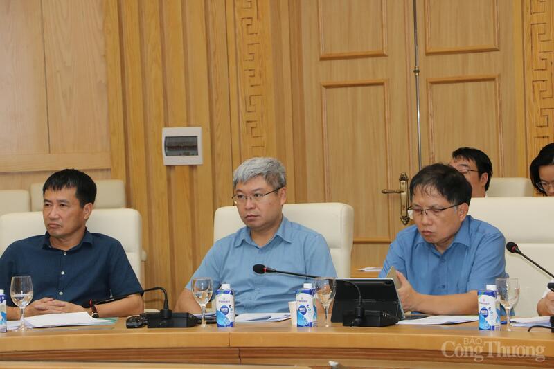 Các đại biểu tham dự hội thảo.