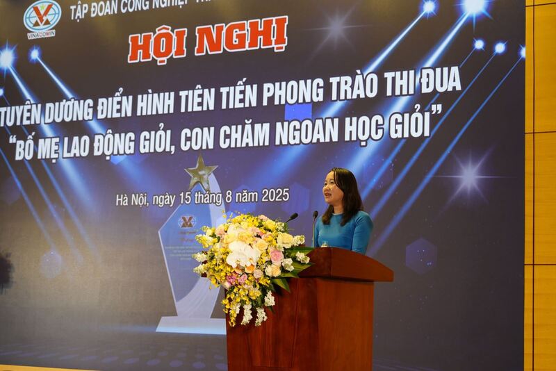 Đồng chí Trần Thu Phương - Phó Trưởng Ban Quan hệ Lao động - Tổng LĐLĐ Việt Nam phát biểu tại hội nghị