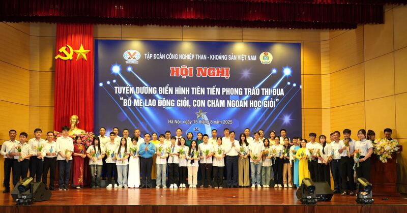 Hội nghị tuyên dương gia đình thợ mỏ điển hình 2025 - 6