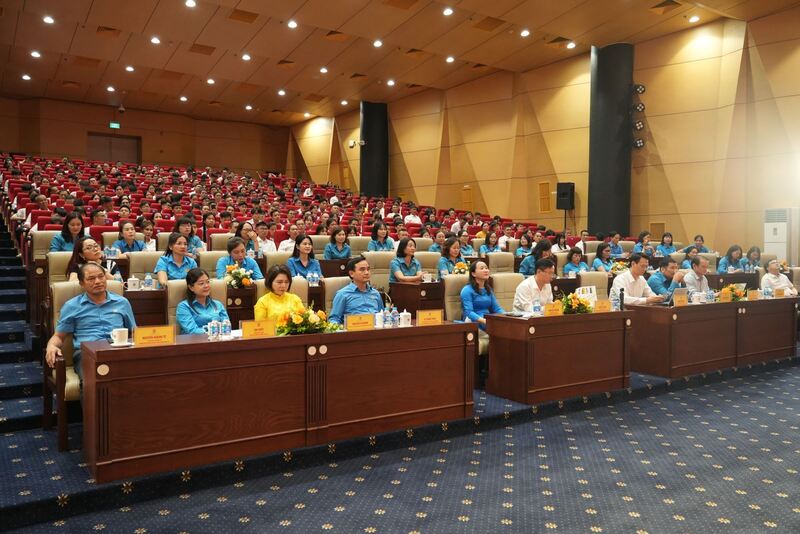 Toàn cảnh các đại biểu tham dự hội nghị