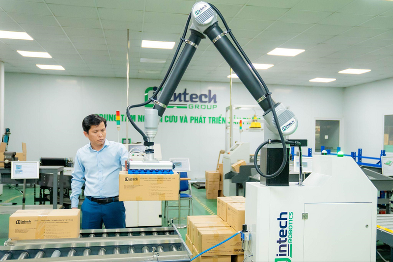 Ông Hoàng Hữu Thắng: Làm ra robot giỏi là một chuyện. Làm thế nào để hàng ngàn doanh nghiệp vừa và nhỏ ở Việt Nam có thể ứng dụng và làm chủ robot mới là điều khó.