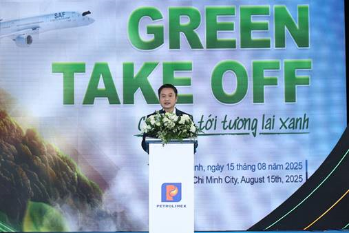 Ông Phạm Văn Thanh - Chủ tịch Hội đồng quản trị Tập đoàn Xăng dầu Việt Nam: Ngoài việc công bố sản phẩm SAF, Công ty CP Nhiên liệu bay Petrolimex Aviation sẽ ký kết các biên bản ghi nhớ hợp tác chiến lược với hai đối tác lớn là Vietjet Air và AEG (Associated Energy Group). “Những thỏa thuận này khẳng định quyết tâm của Petrolimex trong việc đóng góp thiết thực vào việc giảm phát thải và nâng cao vị thế.