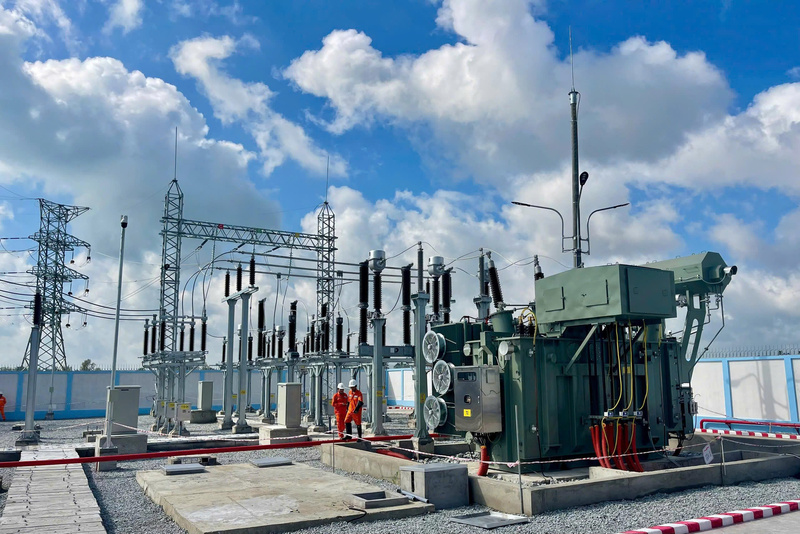 Trạm biến áp 110kV Khu công nghiệp Hòa Bình và đường dây đấu nối đang vận hành, cấp điện cho xã An Hội và khu vực lân cận của tỉnh An Giang. Ảnh: EVNSPC.
