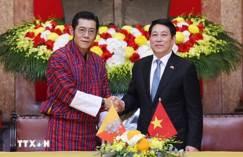 Chủ tịch nước Lương Cường và Quốc vương Bhutan Jigme Khesar Namgyel Wangchuck tại hội đàm. Ảnh: TTXVN