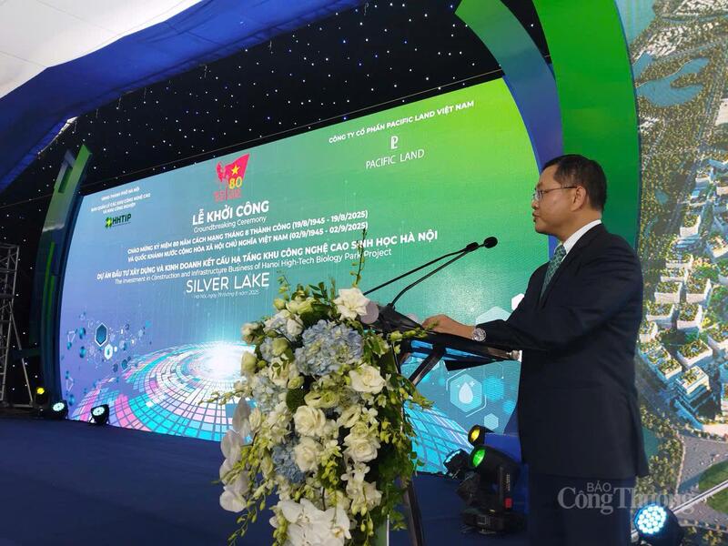 Ông Vũ Xuân Hùng, Trưởng Ban Quản lý các Khu công nghệ cao và Khu công nghiệp Hà Nội phát biểu tại sự kiện. Ảnh: Hải Sơn
