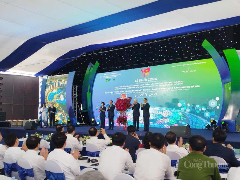 Chủ tịch HĐND TP. Hà Nội Nguyễn Ngọc Tuấn dự lễ khởi công. Ảnh: Hải Sơn