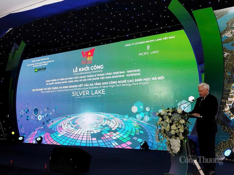 Ông Patrick Gerard McKillen, Chủ tịch Hội đồng quản trị Pacific Land, Lãnh sự danh dự Việt Nam tại Cộng hòa Ai-len, đại diện Công ty Cổ phần Pacific Land Việt Nam phát biểu tại sự kiện. Ảnh: Hải Sơn