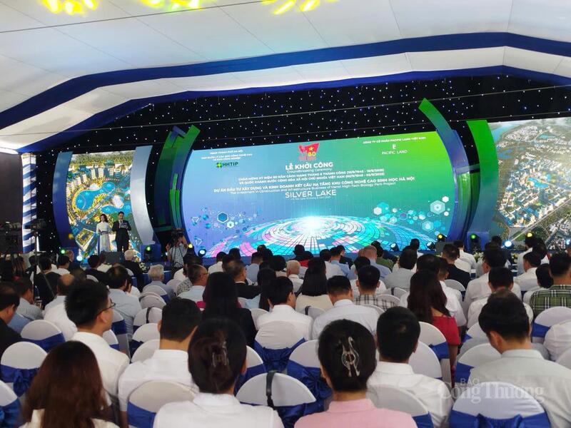 Đông đảo đại biểu đến dự lễ khởi công dự án. Ảnh: Hải Sơn
