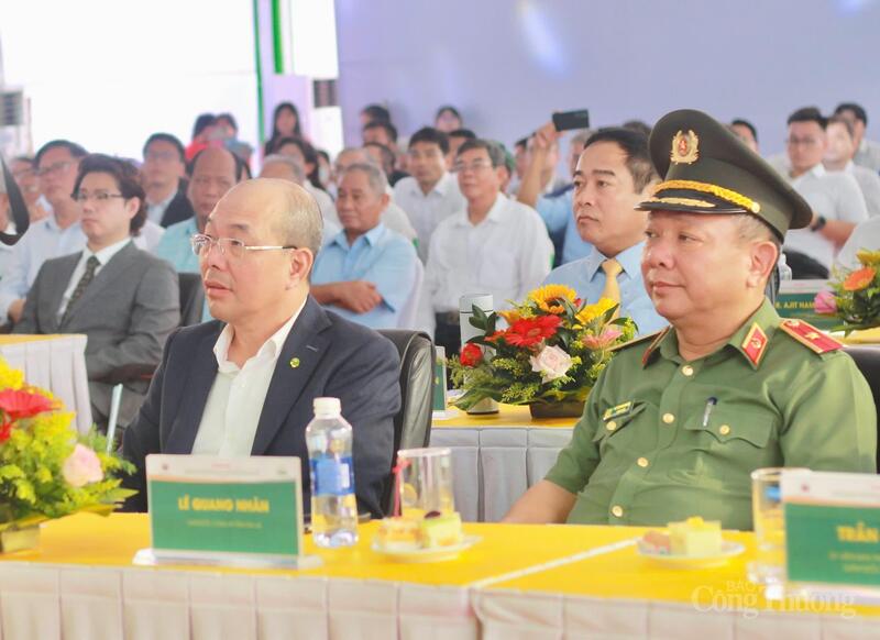 Các đại biểu tham dự lễ khởi công