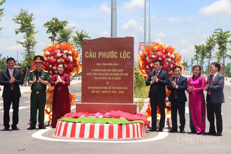 Cầu Phước Lộc là cây cầu vòm thép đầu tiên tại tỉnh Quảng Ngãi