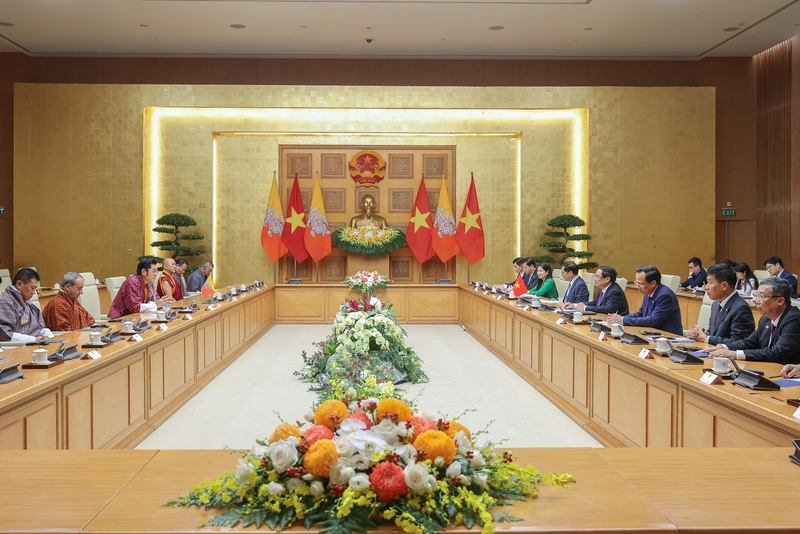 Thủ tướng đề nghị hai bên xem xét mở rộng hợp tác an ninh, chống tội phạm mạng; thúc đẩy hợp tác trong những lĩnh vực tiềm năng. Ảnh: VGP/Nhật Bắc
