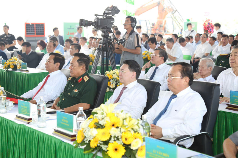 Lãnh đạo các bộ, ban, ngành tham dự lễ khởi công Nhà máy Nhiệt điện Ô Môn IV