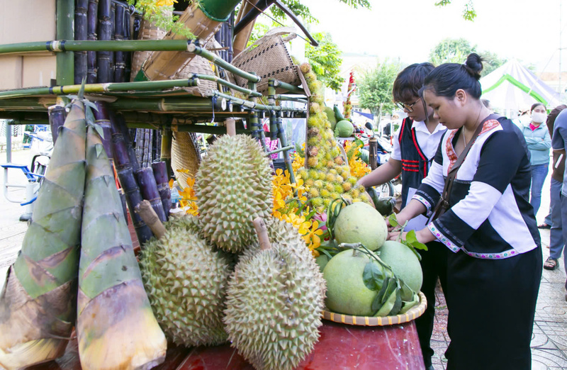 Chú trọng phát triển thị trường hàng hoá, tạo sinh kế bền vững cho đồng bào (Ảnh minh hoạ)
