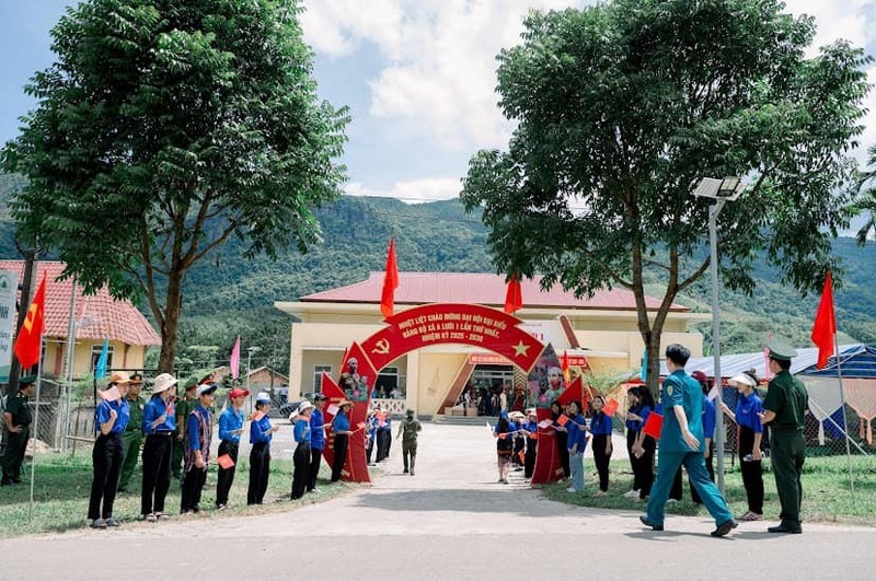 Hạ tầng giao thông, công sở xã A Lưới 1 ngày càng khang trang, kiên cố. Ảnh: Nguyễn Tuấn