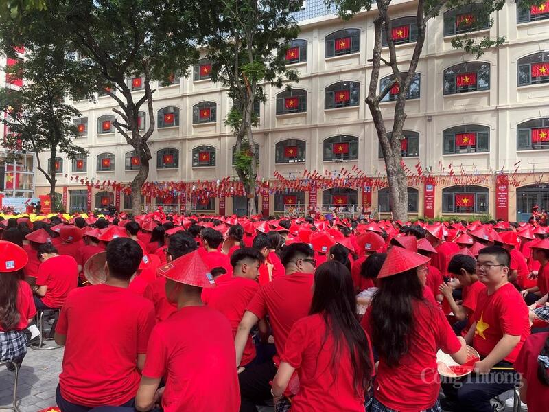 Niềm tự hào dân tộc lan tỏa mạnh mẽ trong mỗi học sinh.