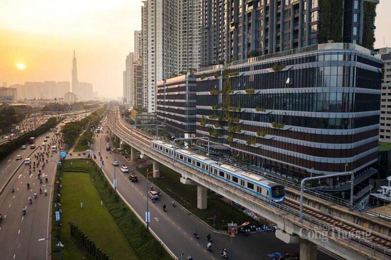 Các dự án hạ tầng lớn như Vành đai 3, tuyến Metro số 1, đường sắt cao tốc hay mạng lưới cao tốc liên vùng cùng với dòng vốn FDI và kiều hối là động lực quan trọng cho bất động sản TP. Hồ Chí Minh.