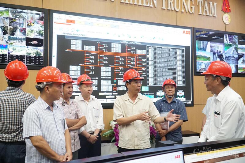 Lãnh đạo UBND thành phố Đà Nẵng Trần Chí Cường đề nghị các đơn vị thủy điện phải vận hành đảm bảo an toàn tuyệt đối các công trình thủy điện trong mùa mưa bão năm 2025