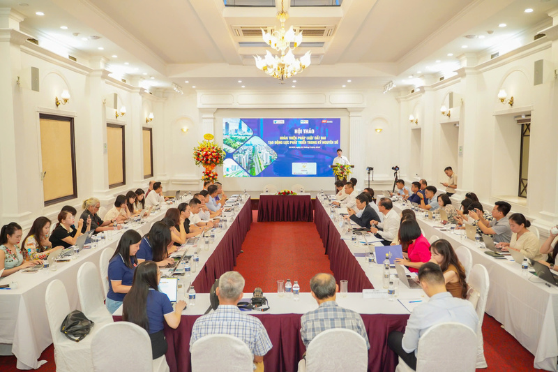 Hội thảo “Hoàn thiện pháp luật đất đai tạo động lực phát triển trong kỷ nguyên số” diễn ra sáng 20/8. Ảnh: VietTimes