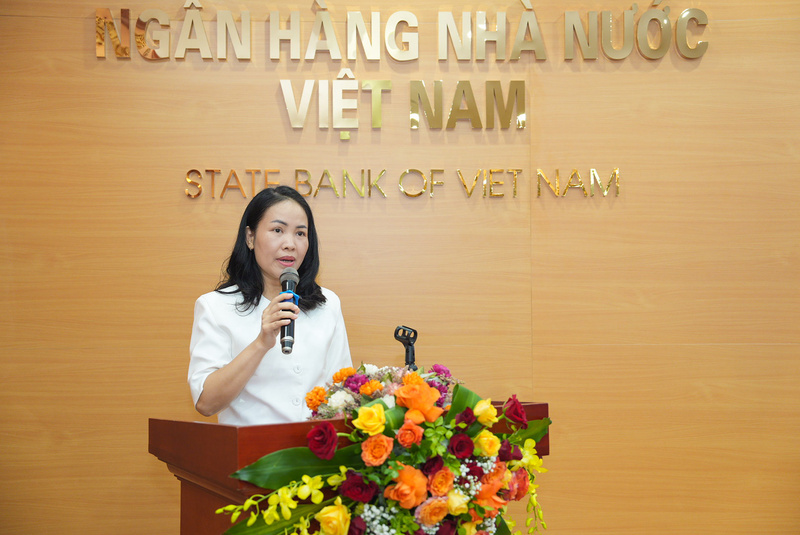 Bà Nguyễn Thị Thanh Bình, Phó Tổng biên tập Thời báo Ngân hàng phát biểu khai mạc tọa đàm. Ảnh: Hương Giang