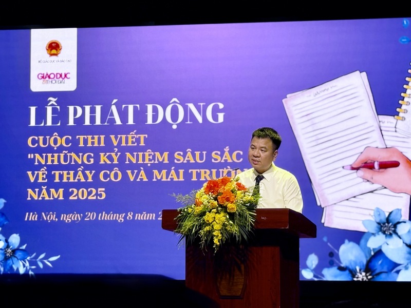 Nhà báo Triệu Ngọc Lâm, Tổng Biên tập Báo Giáo dục và Thời đại phát biểu khai mạc cuộc thi. Ảnh: Hoàng Lan