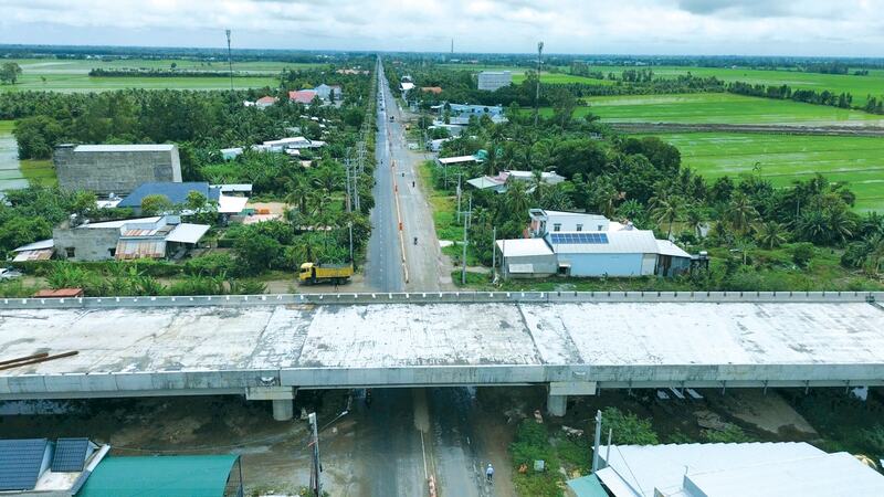 Dự án cao tốc Châu Đốc - Cần Thơ - Sóc Trăng có tổng chiều dài hơn 188km. Ảnh: Nguyễn Hành
