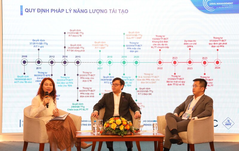 Các chuyên gia chia sẻ, phân tích các mô hình liên doanh, hợp tác trong đầu tư và vận hành các dự án năng lượng tại phiên thảo luận. Ảnh: Minh Khuê