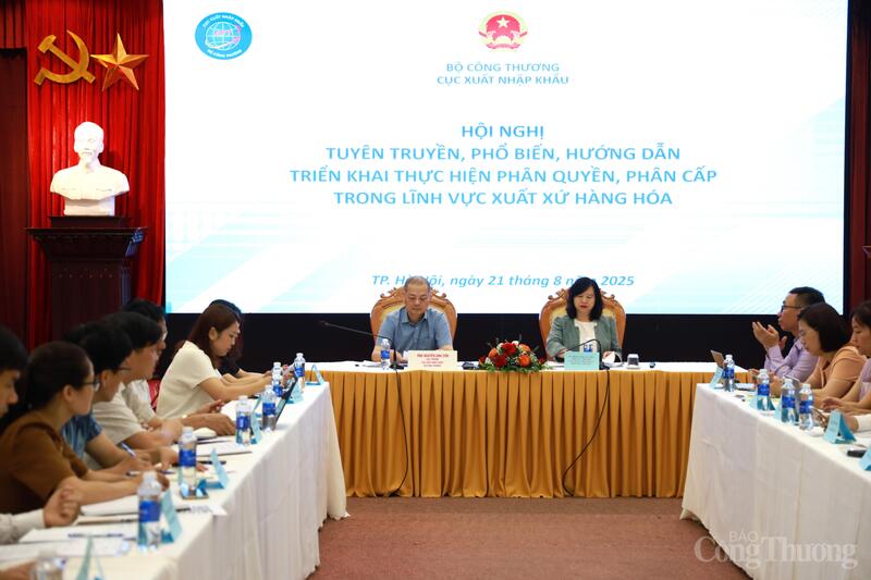 Sáng 21/8, Cục Xuất nhập khẩu tổ chức Hội nghị tuyên truyền, phổ biến, hướng dẫn triển khai phân cấp, phân quyền trong lĩnh vực xuất xứ hàng hoá.