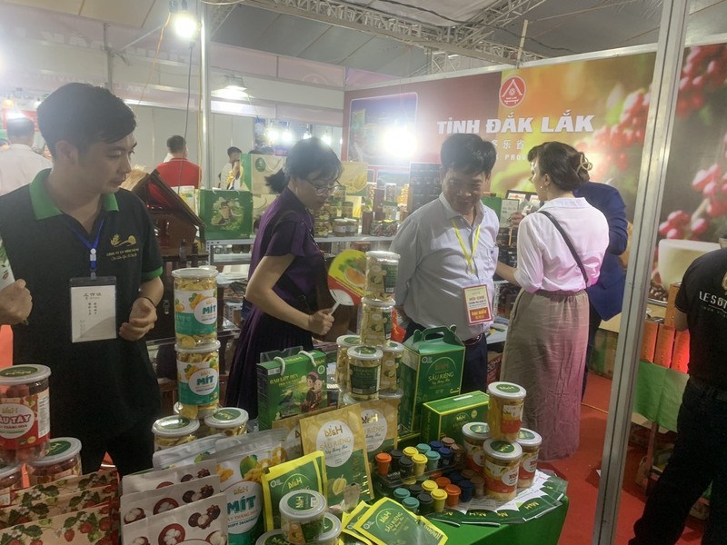Sản phẩm vùng dân tộc thiểu số miền núi được trưng bày tại Hội chợ Thương mại quốc tế Việt - Trung lần thứ 24, năm 2023 (Ảnh: Hồng Hạnh)