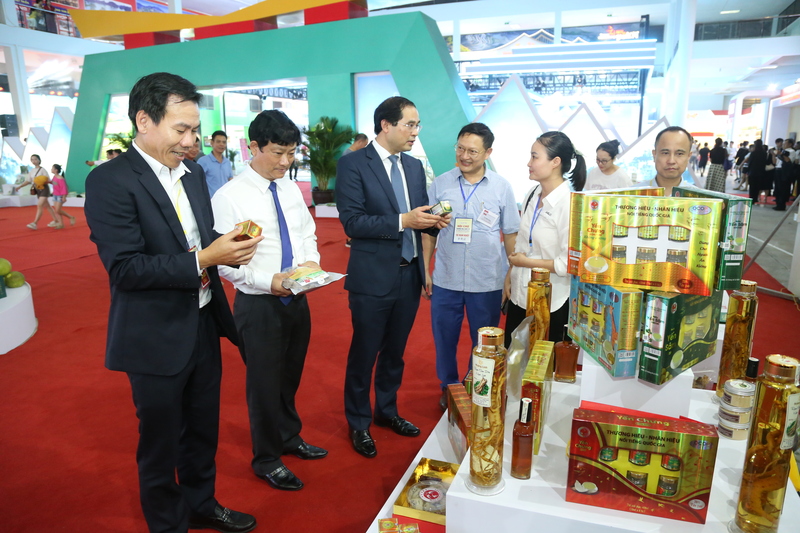 Sản phẩm miền núi được quảng bá đến người tiêu dùng Trung Quốc (Ảnh: Song Hoàng)