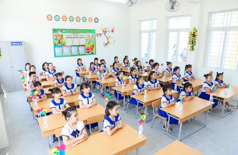 Trường Tiểu học Bình Đông được xây dựng đáp ứng chuẩn quốc gia và định hướng phát triển là mô hình chất lượng cao. Ảnh: Bình An