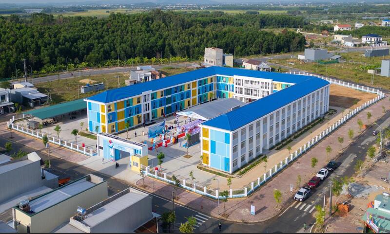 Trường Tiểu học Bình Đông, ngôi trường hiện đại bậc nhất tỉnh Quảng Ngãi sẵn sàng bước vào năm học mới 2025 - 2026. Ảnh: Bình An
