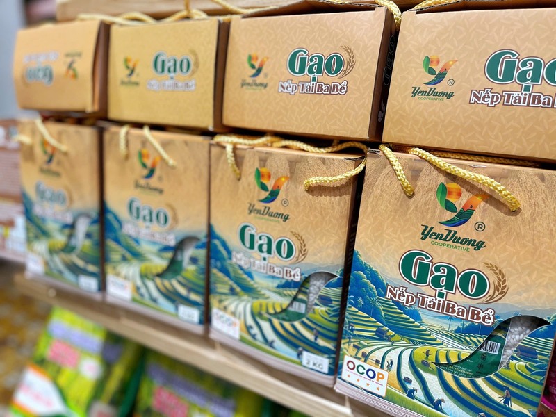 Sản phẩm gạo nếp Tài được bày bán trong hệ thống siêu thị tại Hà Nội. Ảnh: Xanh Xanh