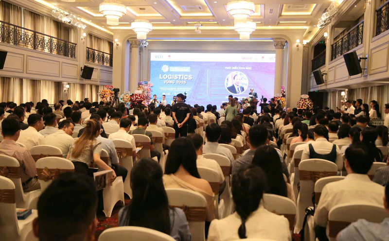 Các đại biểu tham gia diễn đàn Logistics Vùng lần thứ VI tại Huế. Ảnh: Nguyễn Tuấn