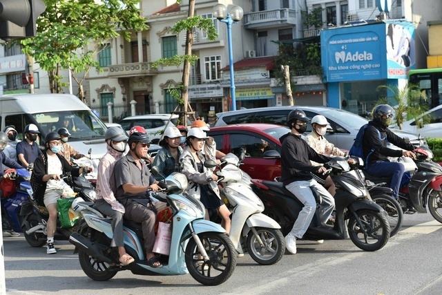 Chuyển đổi phương tiện sử dụng nhiên liệu hóa thạch sang phương tiện xanh là một bước đi phù hợp với xu thế, đồng thời khẳng định cam kết của Việt Nam với cộng đồng quốc tế về mục tiêu giảm phát thải. Ảnh minh hoạ