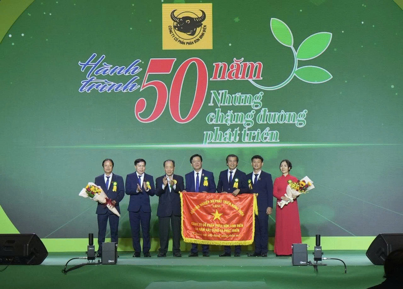 Bộ Nông nghiệp và Phát triển Nông thôn (nay là Bộ Nông nghiệp và Môi trường) khen tặng Công ty CP Phân bón Bình Điền 50 năm xây dựng và phát triển “Chung sức xây dựng nông thôn mới” nhân dịp kỷ niệm Bình Điền tròn 50 năm tuổi (1973-2023)