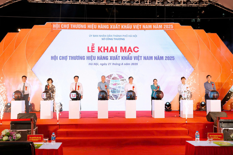 Khai mạc Hội chợ Thương hiệu hàng xuất khẩu Việt Nam năm 2025. Ảnh: N.H