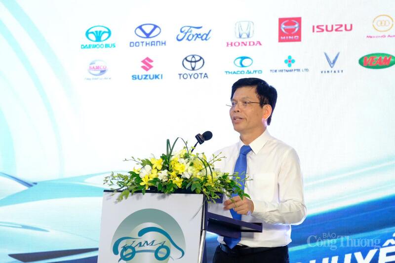 Thứ trưởng Bộ Xây dựng Lê Anh Tuấn phát biểu tại buổi lễ. Ảnh: Trần Đình