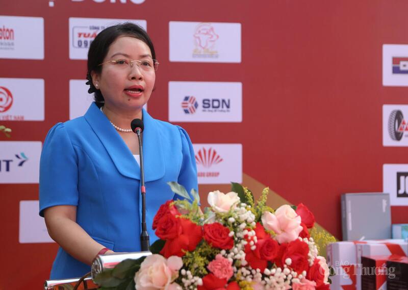 Giám đốc Sở Công Thương Đà Nẵng Lê Thị Kim Phương phát biểu khai mạc giải Pickleball ngành Công Thương năm 2025