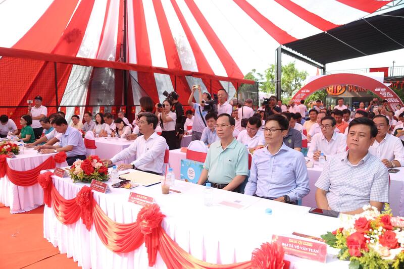 Các đại biểu tham dự khai mạc giải đấu